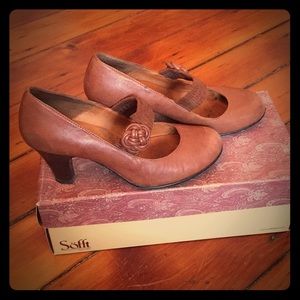 Sofft brown leather heels. Size 7 1/2